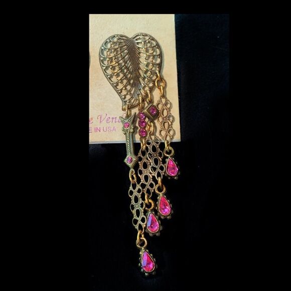 Banana Bob filagree heart deep pink crystal chandelier earrings vintage new - Picture 7 of 10